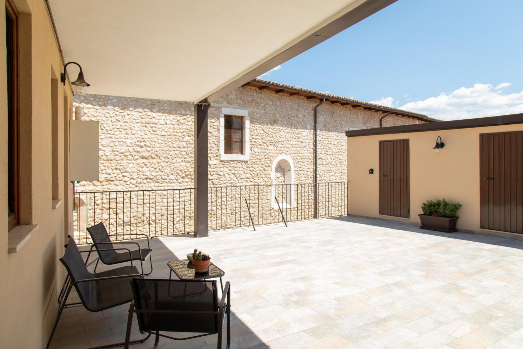 Il Vico Bed and Breakfast Λ' Άκουιλα Εξωτερικό φωτογραφία